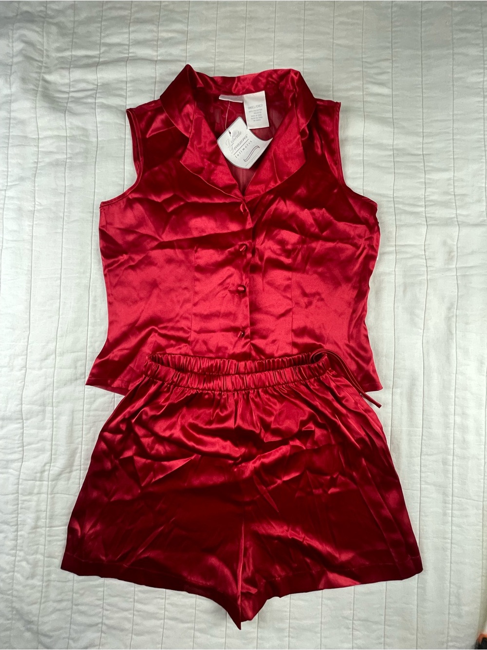 VTG Delicate Treasures Sleeveless Satin Button-Front Top & Shorts Set Red Small